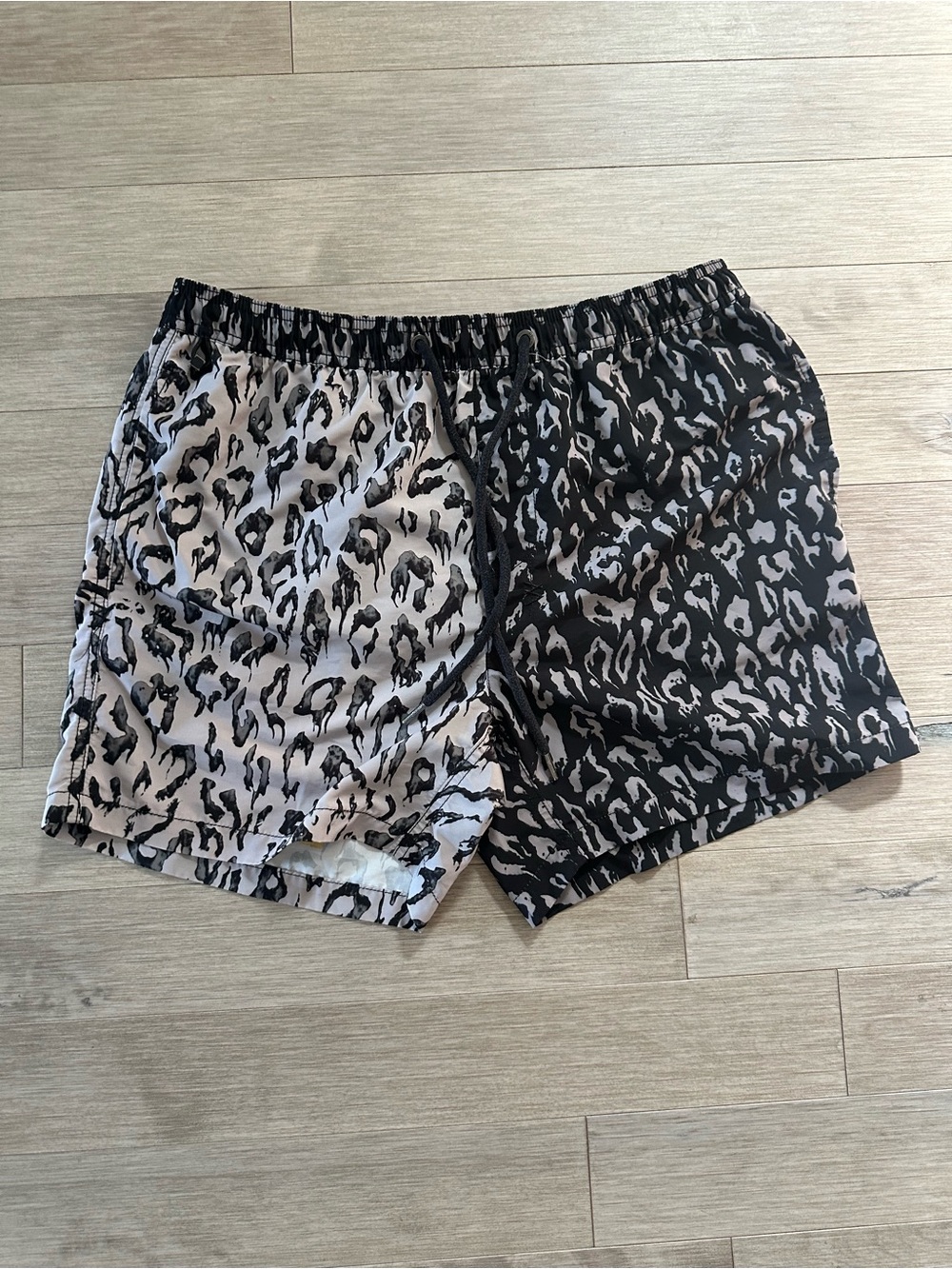 Ksubi Black & Cream‎ Leopard Swim Shorts Size Medium